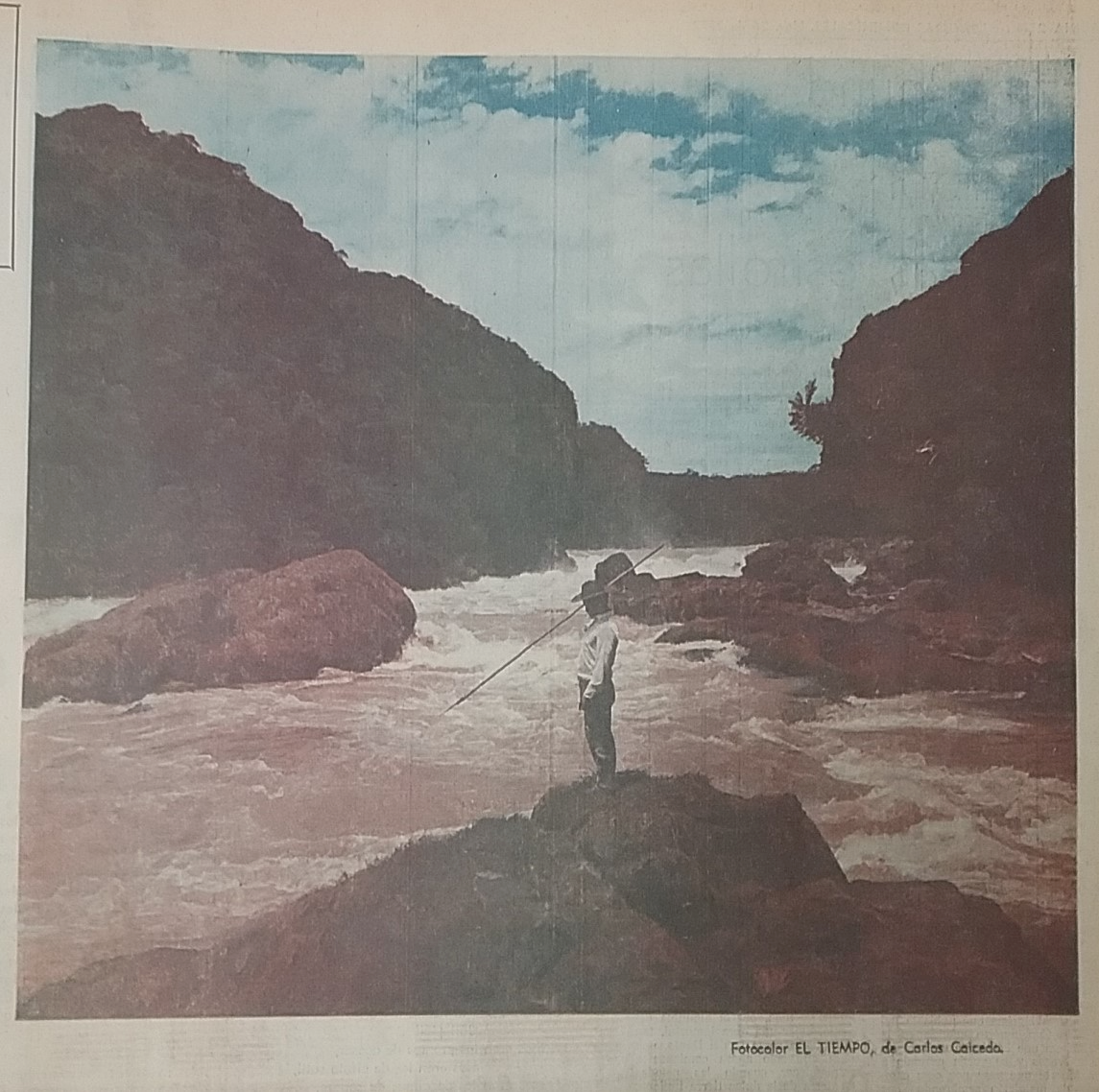 La misma foto publicada en El Tiempo, Lecturas Dominicales, 26 de noviembre de 1972, como parte de la crónica “Los peces ’parlantes’ del Amazonas,” de Josué Muñoz Quevedo.