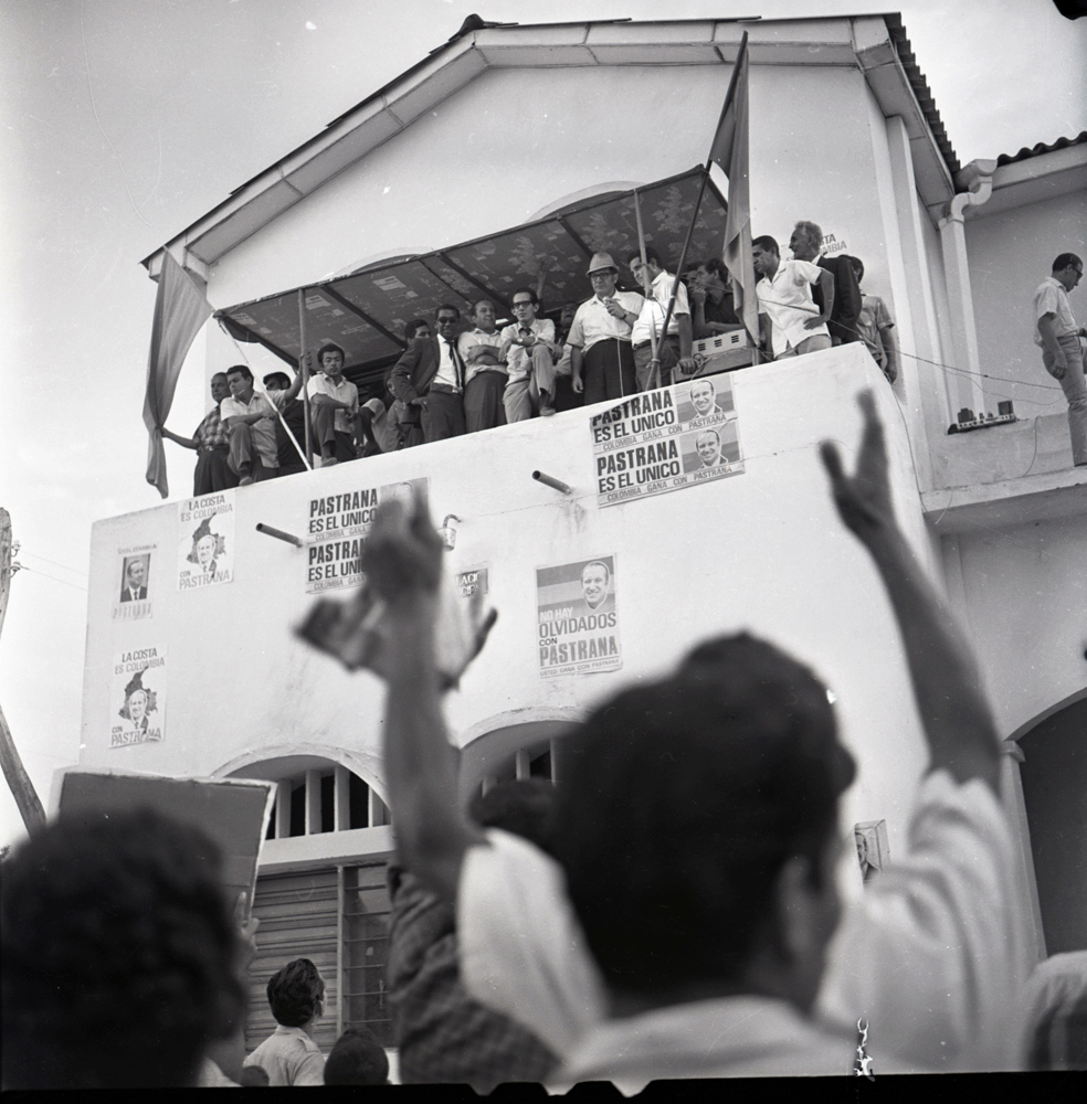 Misael Pastrana en gira por elección presidencial en la Costa Caribe colombiana. Circa 1969-70.